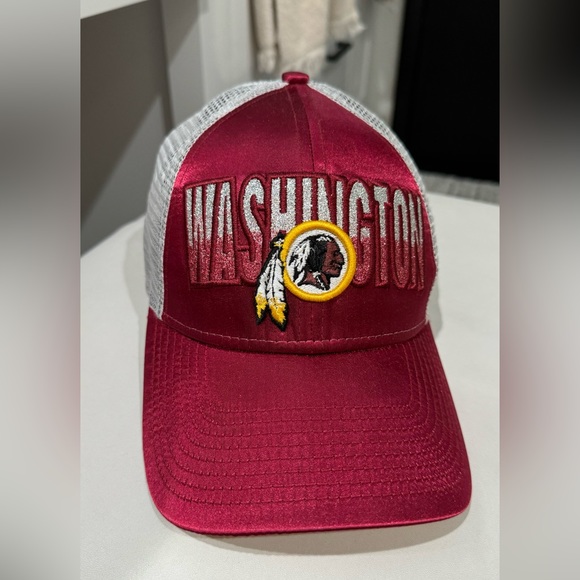 Washington Redskins Commanders Graphic Hat - Picture 2 of 2